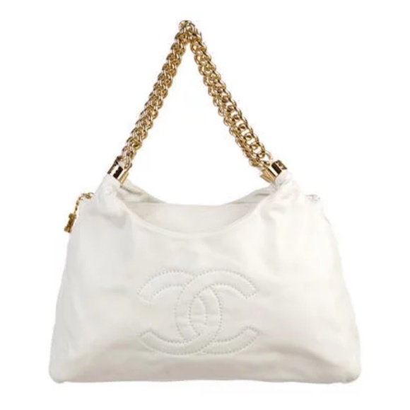 CHANEL Handbags - 🎈SOLD🎈CHANEL🔥White Leather Gold Chain-link Hobo